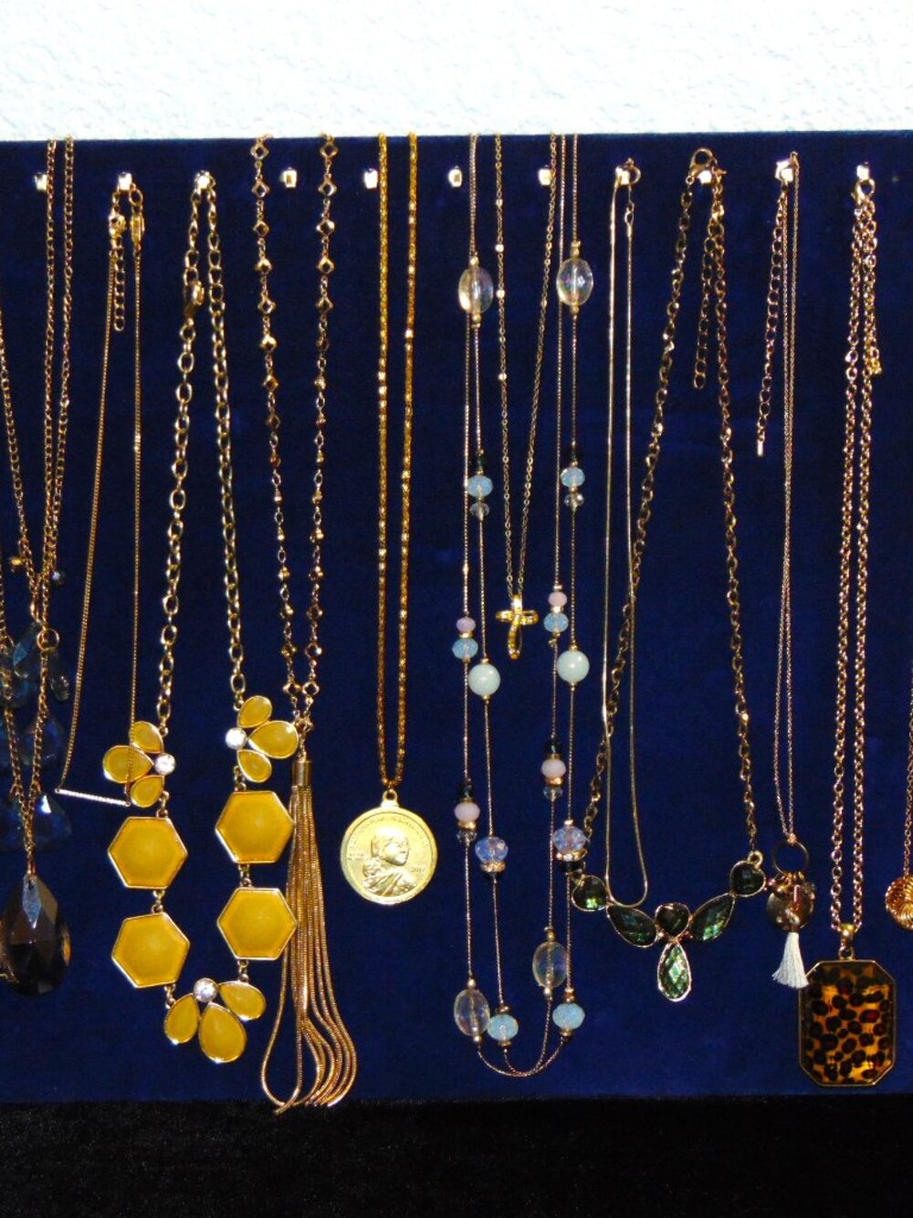 Vintage & Modern Assorted Gold Tone Necklace lot- very nice!